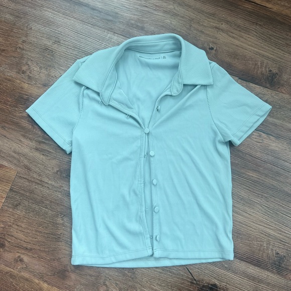 Light blue/green/grey button up to Abercrombie and Fitch - Picture 2 of 4